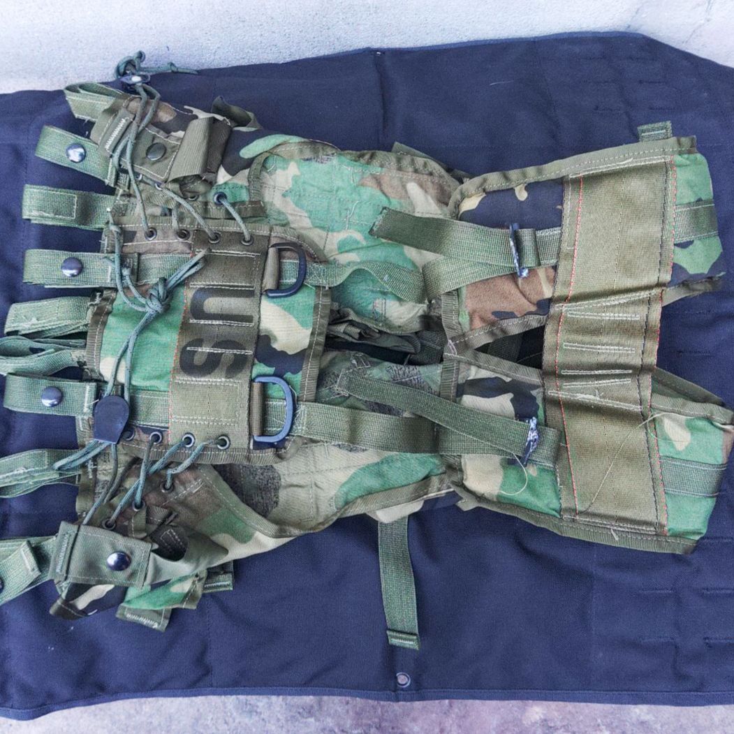 米軍実物】WOODLAND40mmグレネードベスト(ポーチ付き) - メルカリ