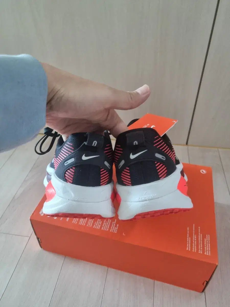  ♥ NIKE ナイキ ズーム ボメロ 18 ランニング スニーカー 270 登山靴 トレッキングシューズ アウトドアシューズ