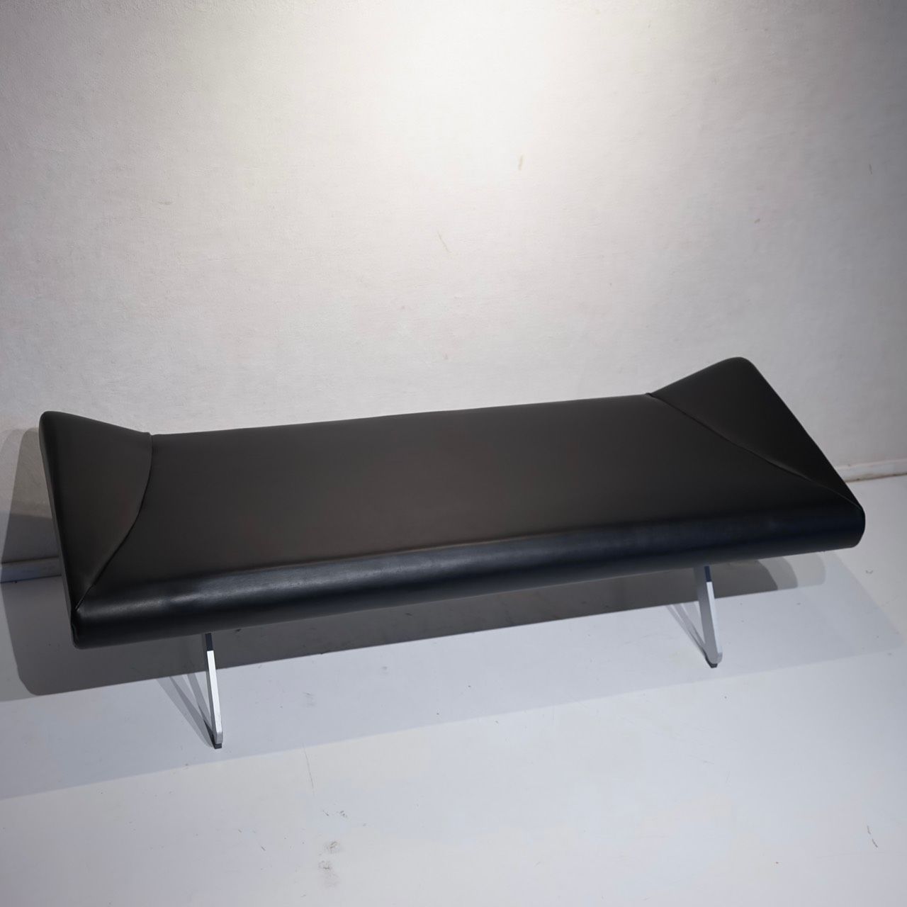  Cassina カッシーナ BOOMERANG bench ブーメランベンチ ダイニングベンチ 椅子 ベンチ 本革 レザー ブラック モダン ミッドセンチュリー ラグジュアリー 電動ソファベッド 2人掛け 3人掛けソファ ソファ ソファベッド