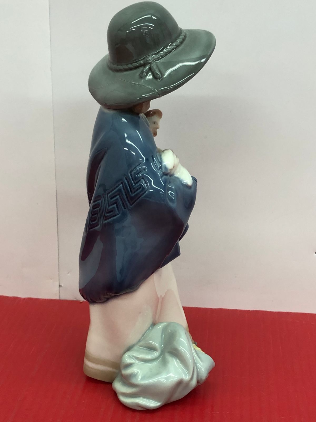 リヤドロ LLADRO NAO ナオ 『青い服の少女』 ニワトリと少女 フィギュ