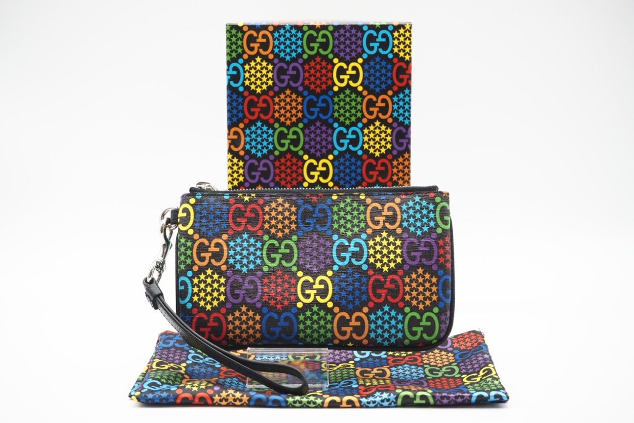 美品　グッチ　クラッチバッグ　ポーチ　GG レザー　PVC ☆3日以内返品可☆ 極美品 GUCCI グッチ GGサイケデリック レザー PVC