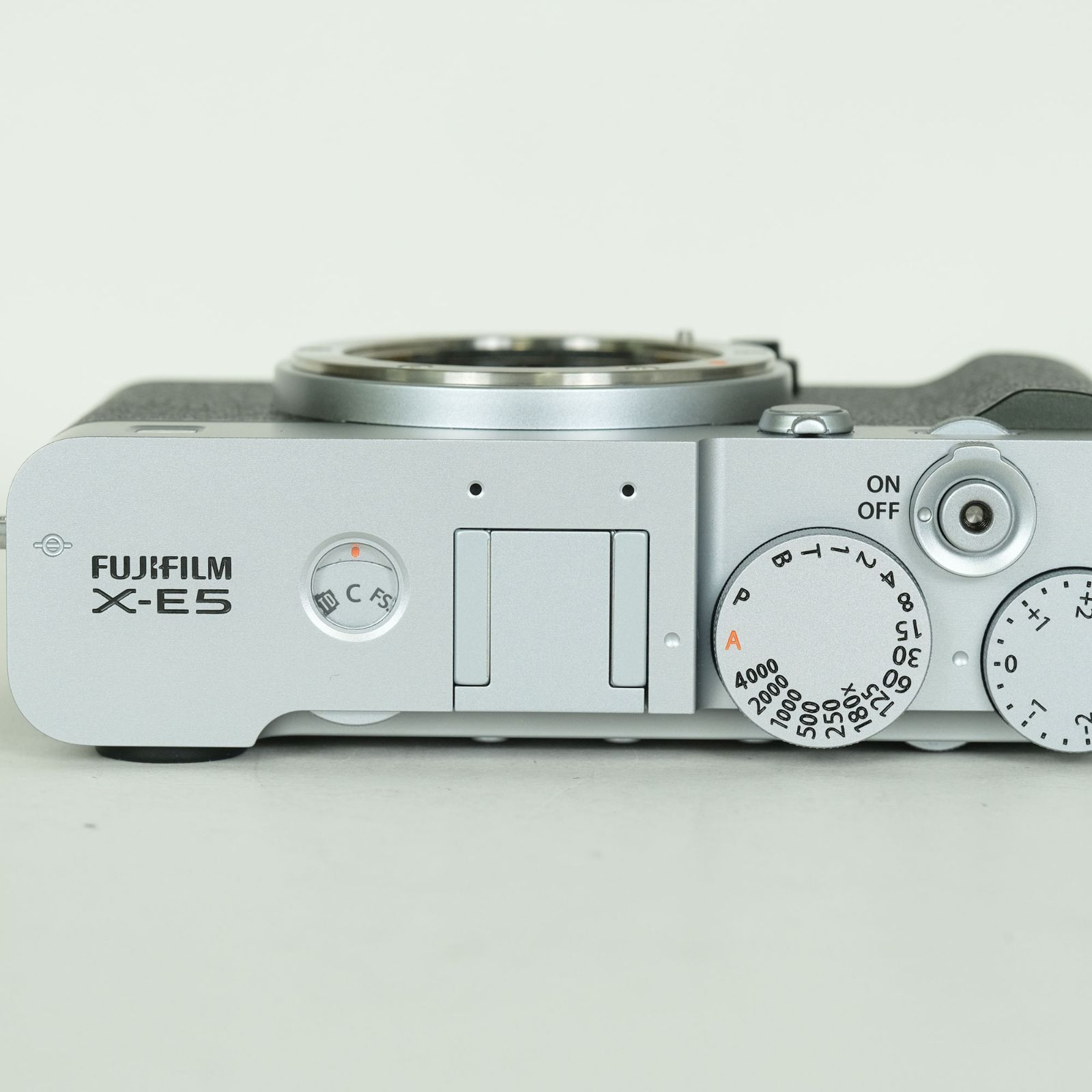 新品同様 | シャッター数140回｜バッテリー2個付] FUJIFILM X-E5