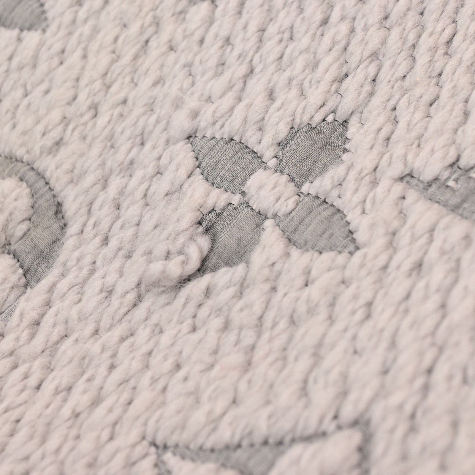 ルイヴィトン モノグラム エシャルプ ロゴマニア マフラー グレー A