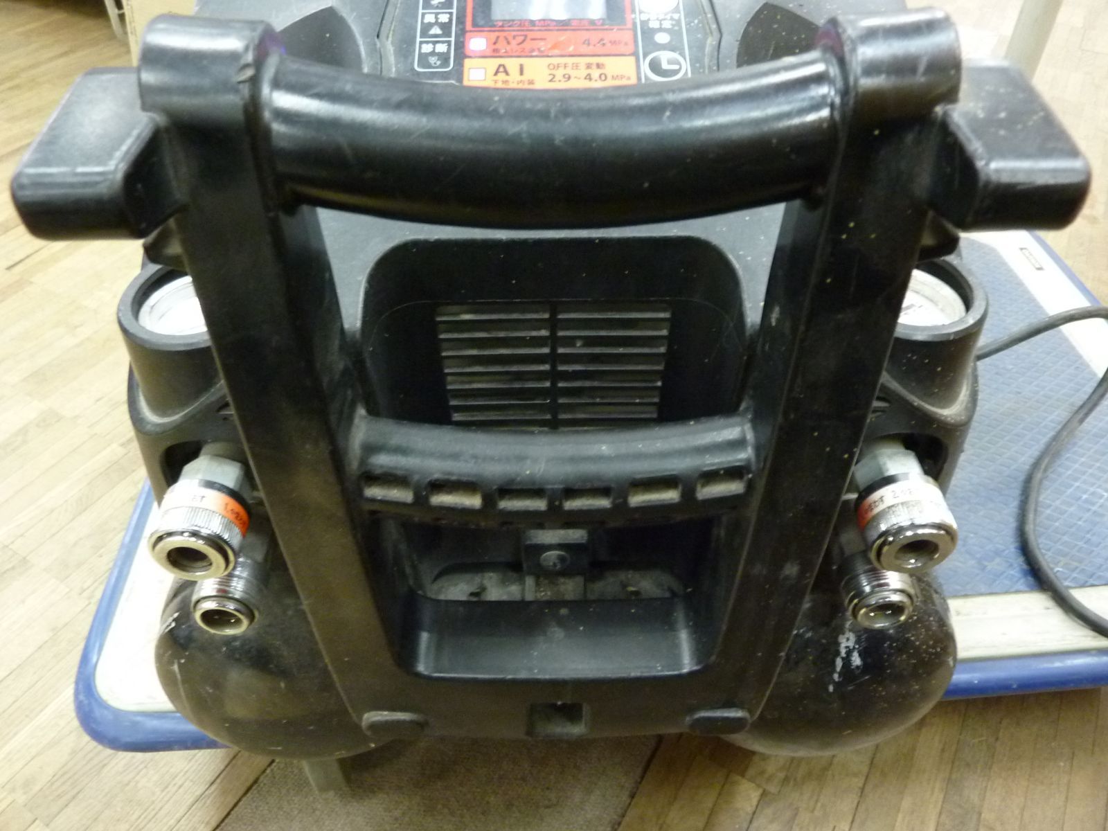 エアコンプレッサー