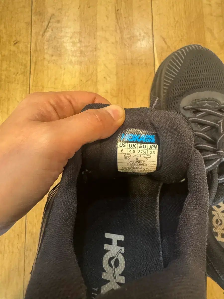 ONE ホカオネオネ