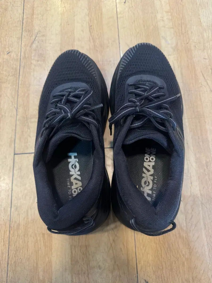 ONE ホカオネオネ