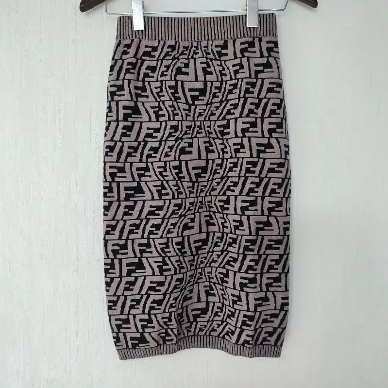 FENDI フェンディ FF ロゴ ニット スカート 55 - メルカリ