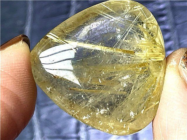 AAA級天然ゴールドルチルクォーツ原石B89P3/78P23D - メルカリ