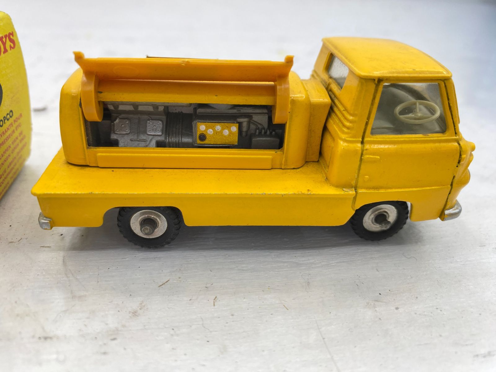 アトラスコプコ コンプレッサーローリー