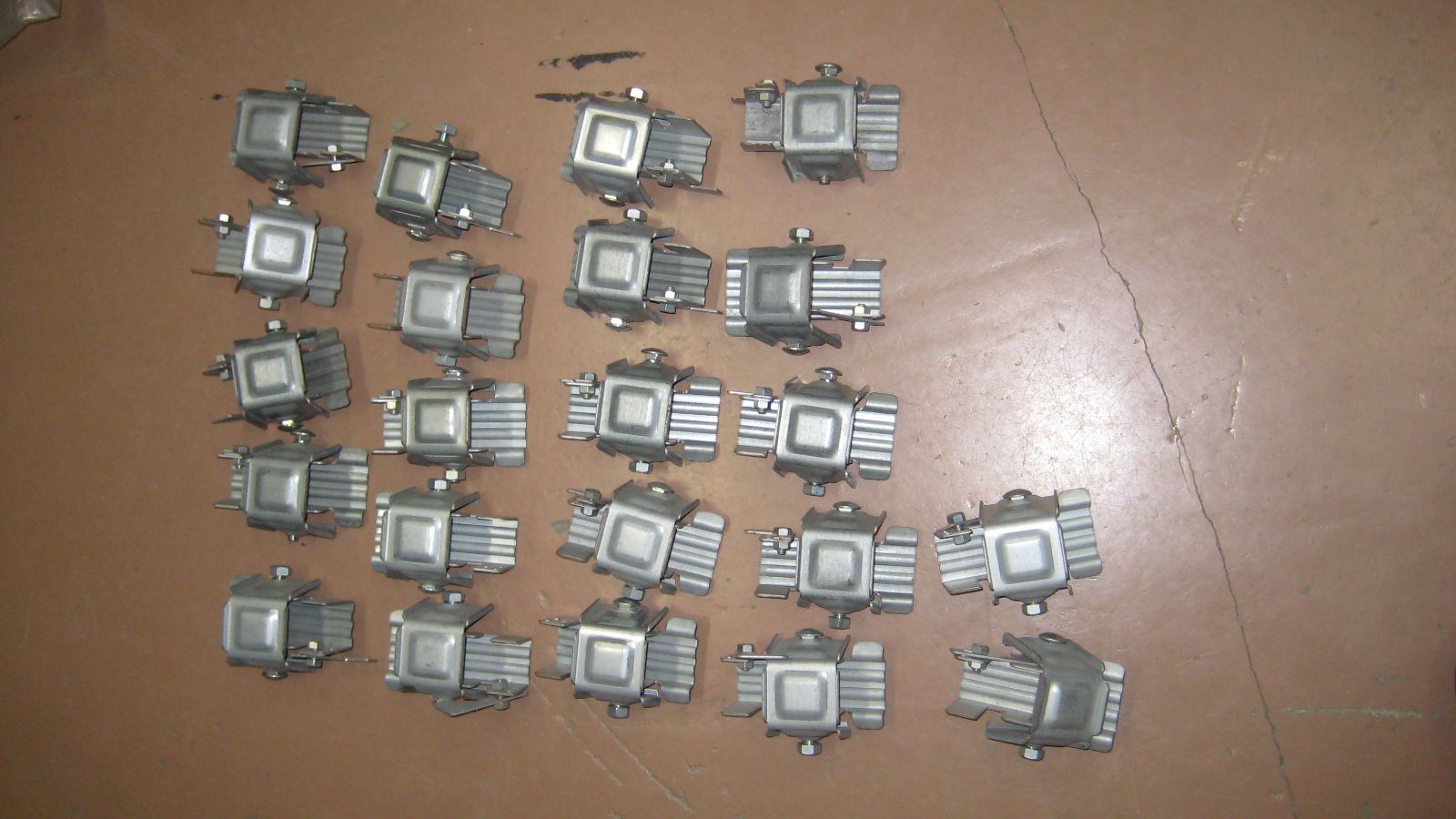 トタン長尺瓦棒用 アングル取付金具 22ヶ入り