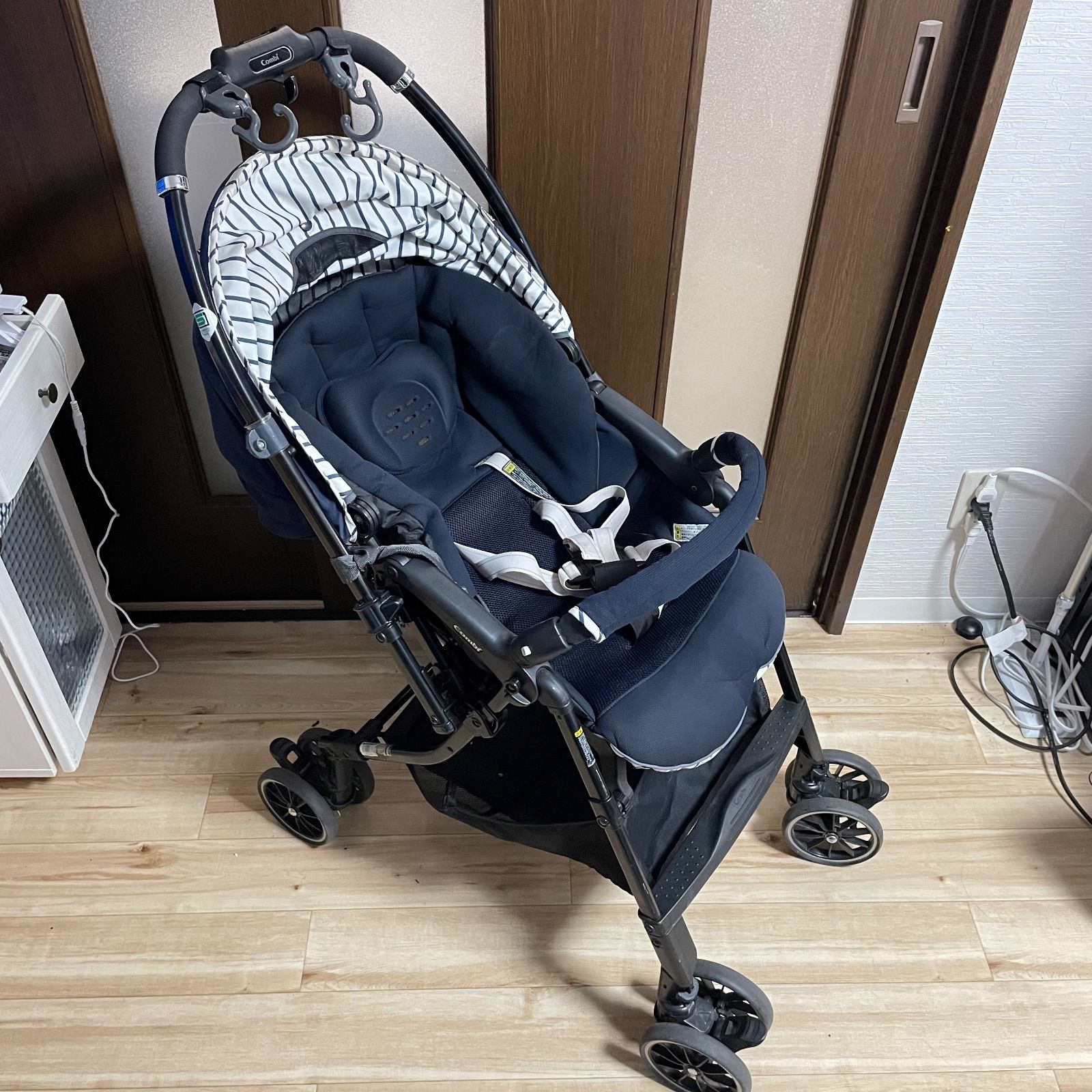 大阪府引取り限定】combi コンビ スゴカル 4キャス Light エッグ 