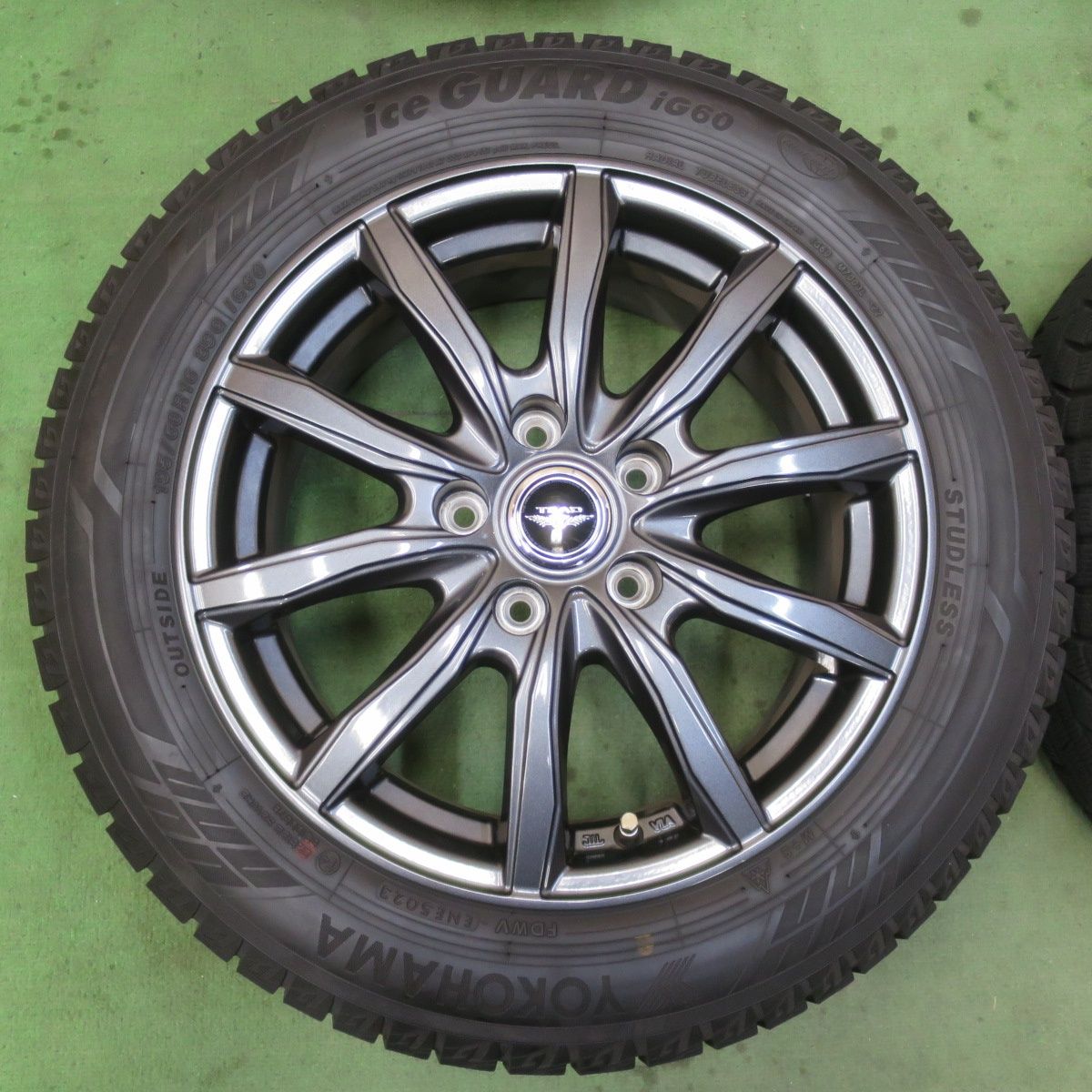 バリ溝！23年！キレイ！ほぼ10分☆スタッドレス 195/60R16 ヨコハマ