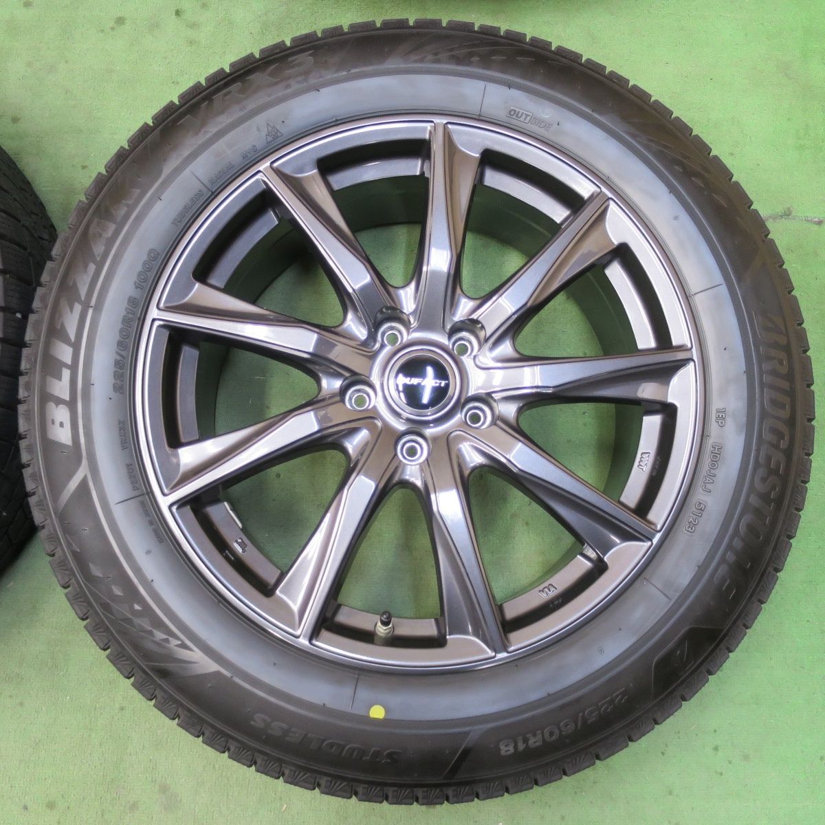 センサー付！バリ溝！23年！キレイ！9分☆スタッドレス 225/60R18