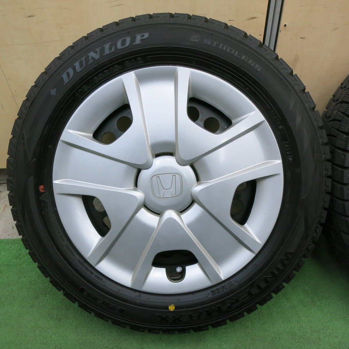 バリ溝！23年！キレイ！9.5分☆ホンダ フィット 純正 スチール 175