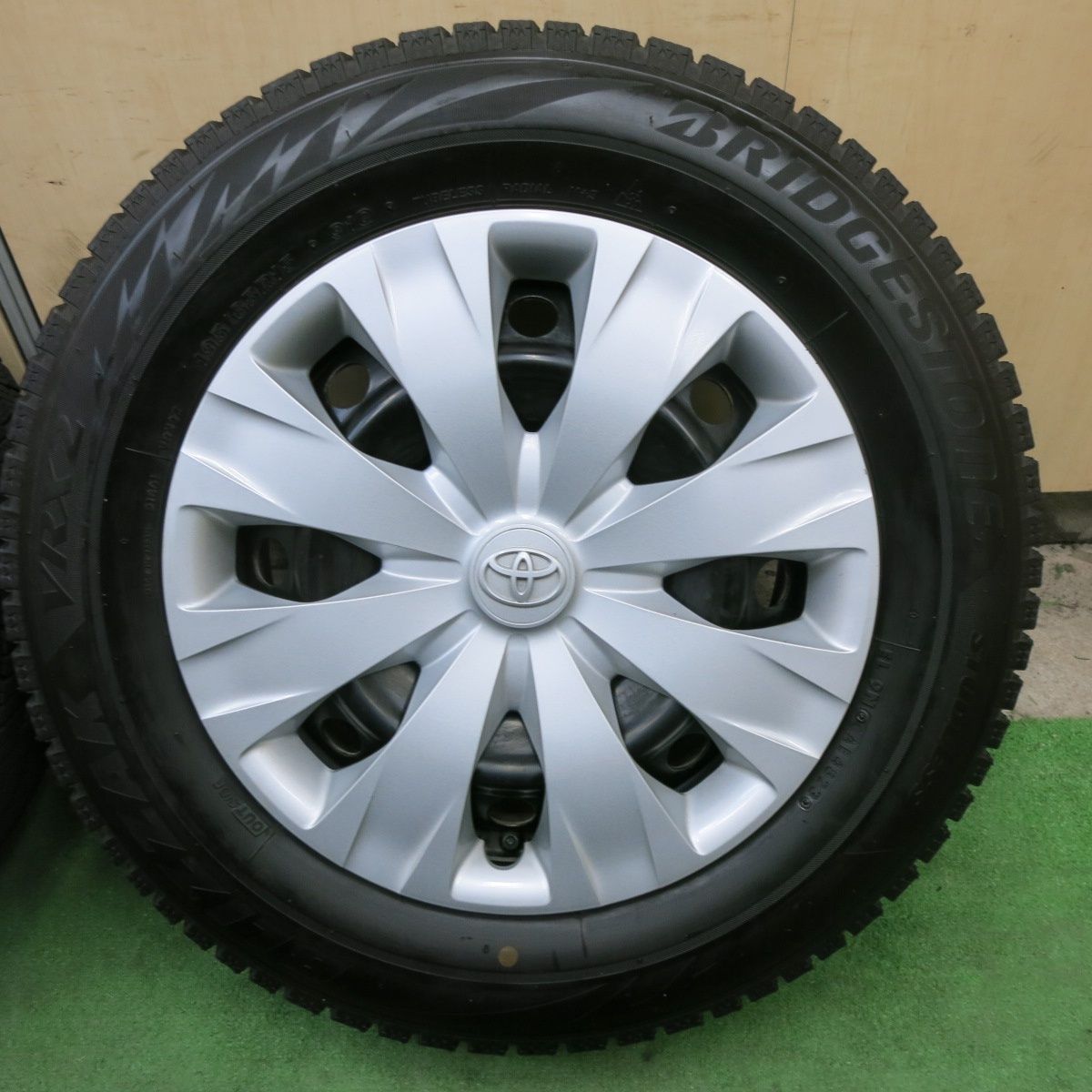 バリ溝！23年！キレイ！9分☆トヨタ 80系 ヴォクシー ノア 純正