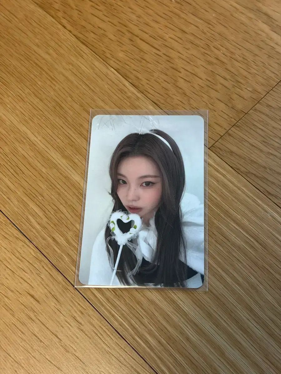 NMIXX（エンミックス・エンミ） ギュジン(KYUJIN) 天使悪魔 Apple