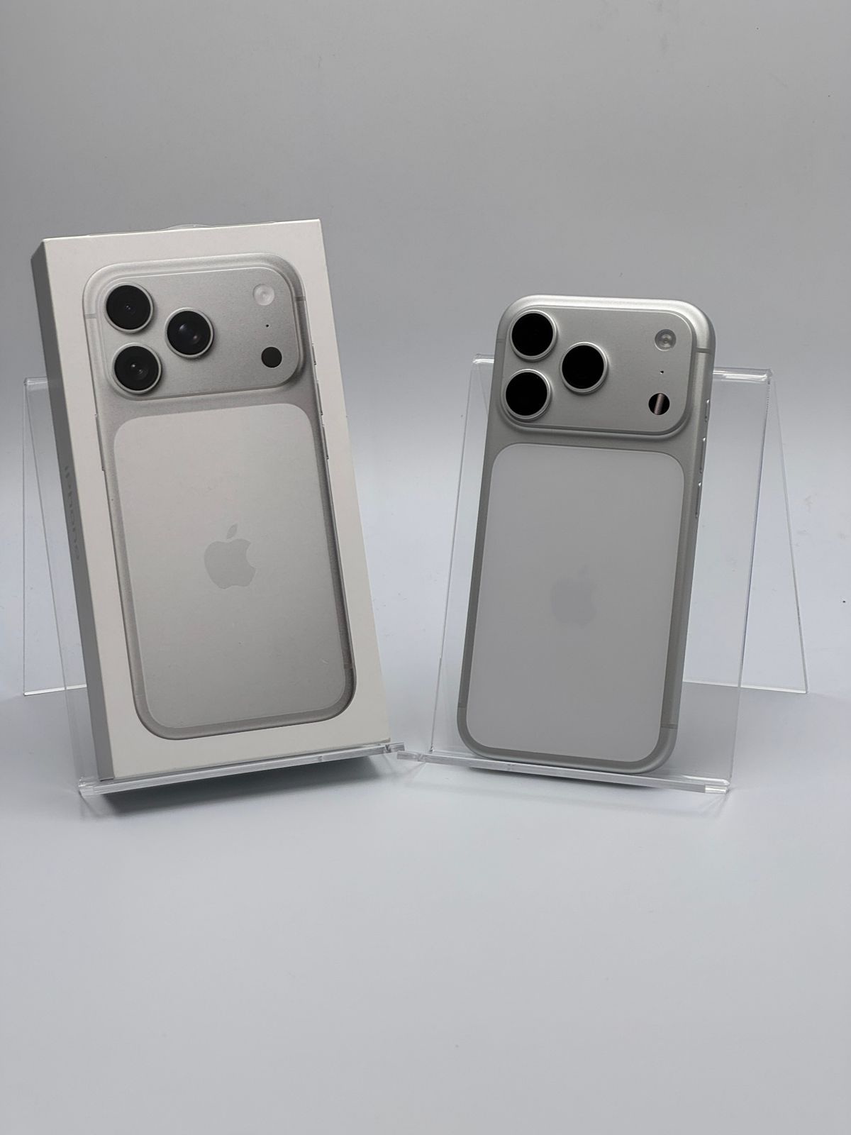 中古A】iPhone 17 Pro 256GB シルバー バッテリー【100%】 SIMフリー