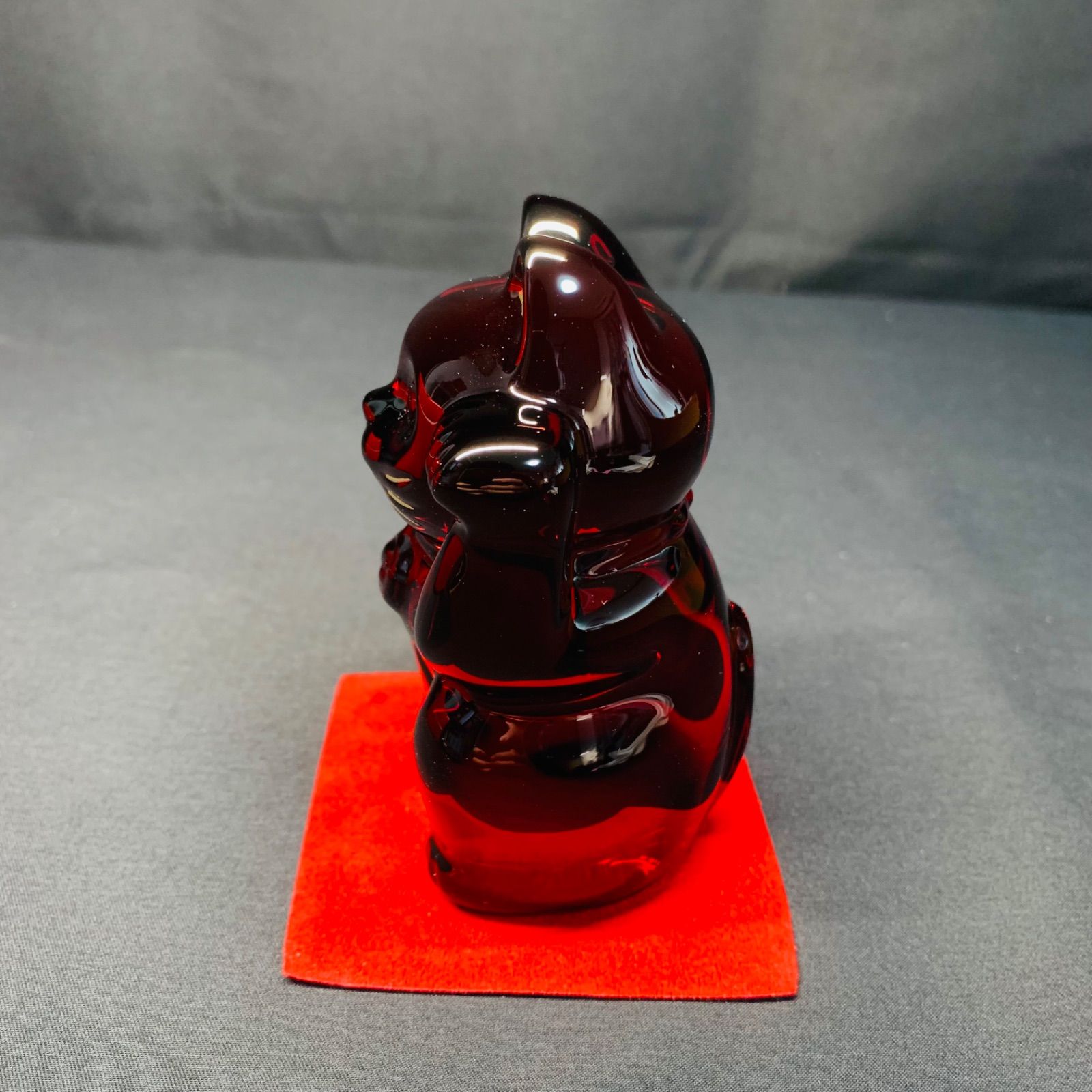 F093 Baccarat バカラ 招き猫 レッド マット付き 箱付き 左手 縁起物
