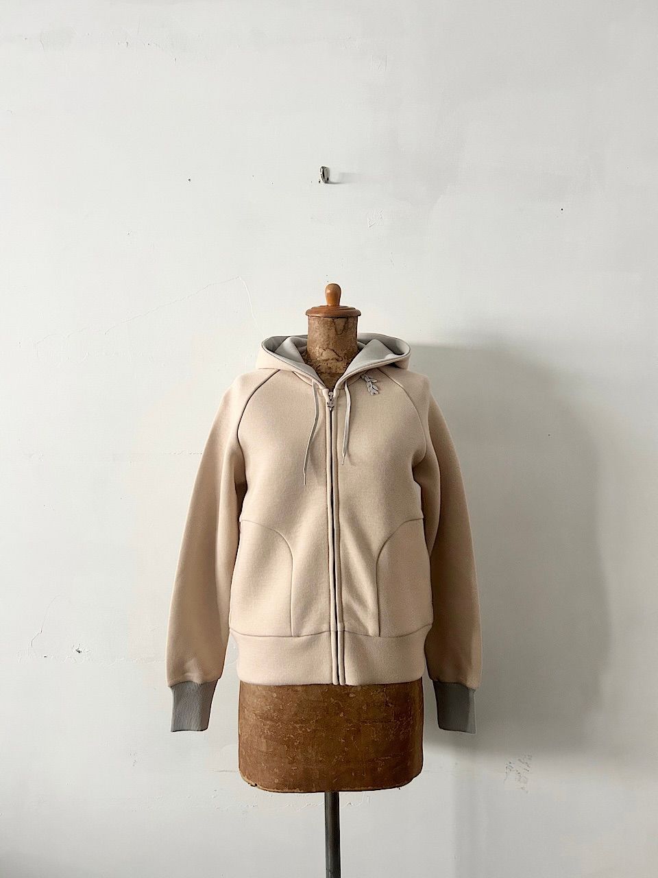 美品】mina perhonen slappe パーカー ベージュ - メルカリ