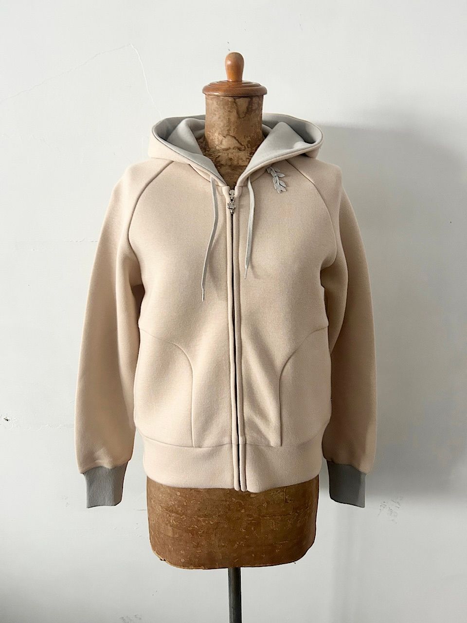 美品】mina perhonen slappe パーカー ベージュ - メルカリ