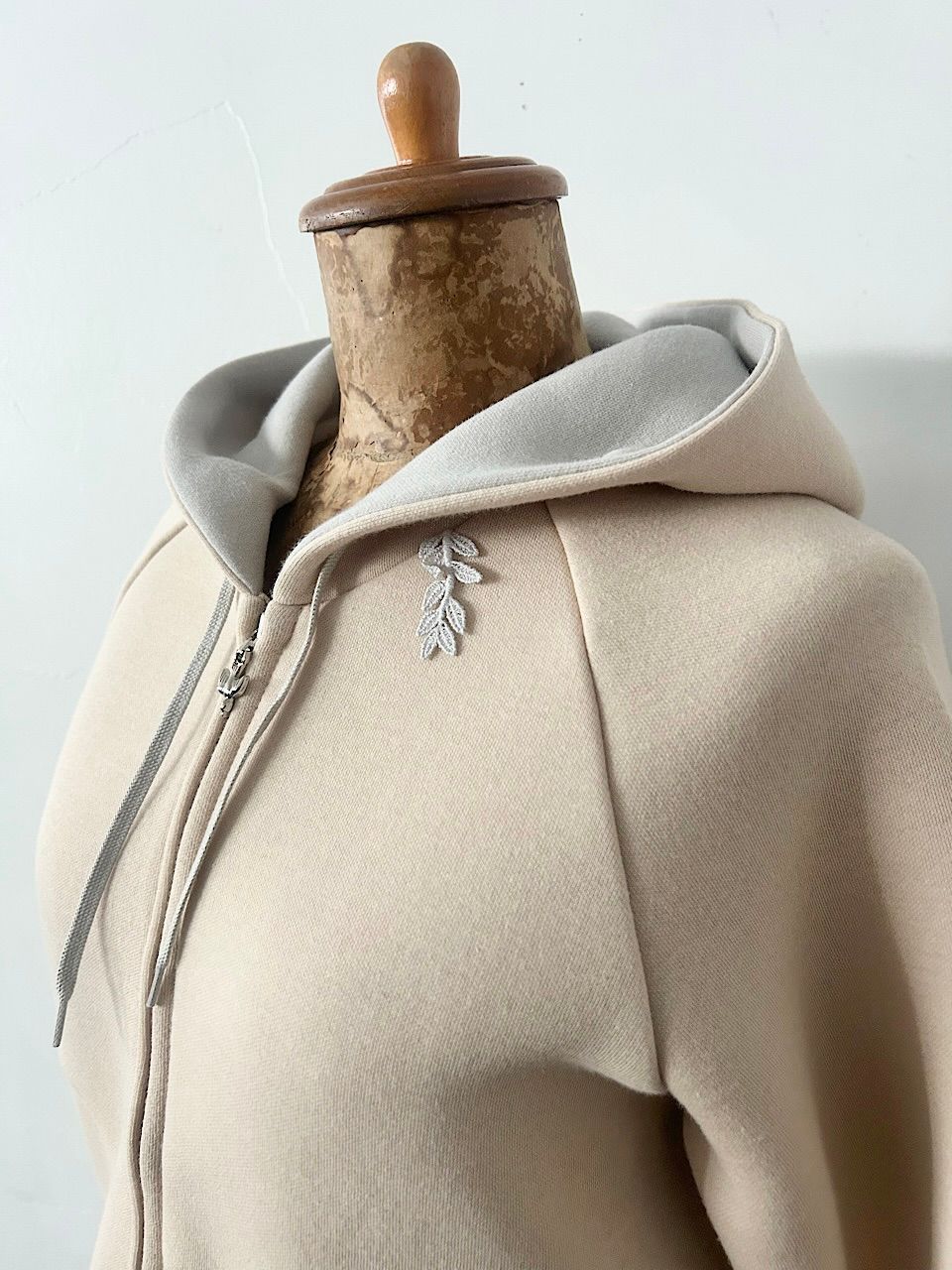 美品】mina perhonen slappe パーカー ベージュ - メルカリ