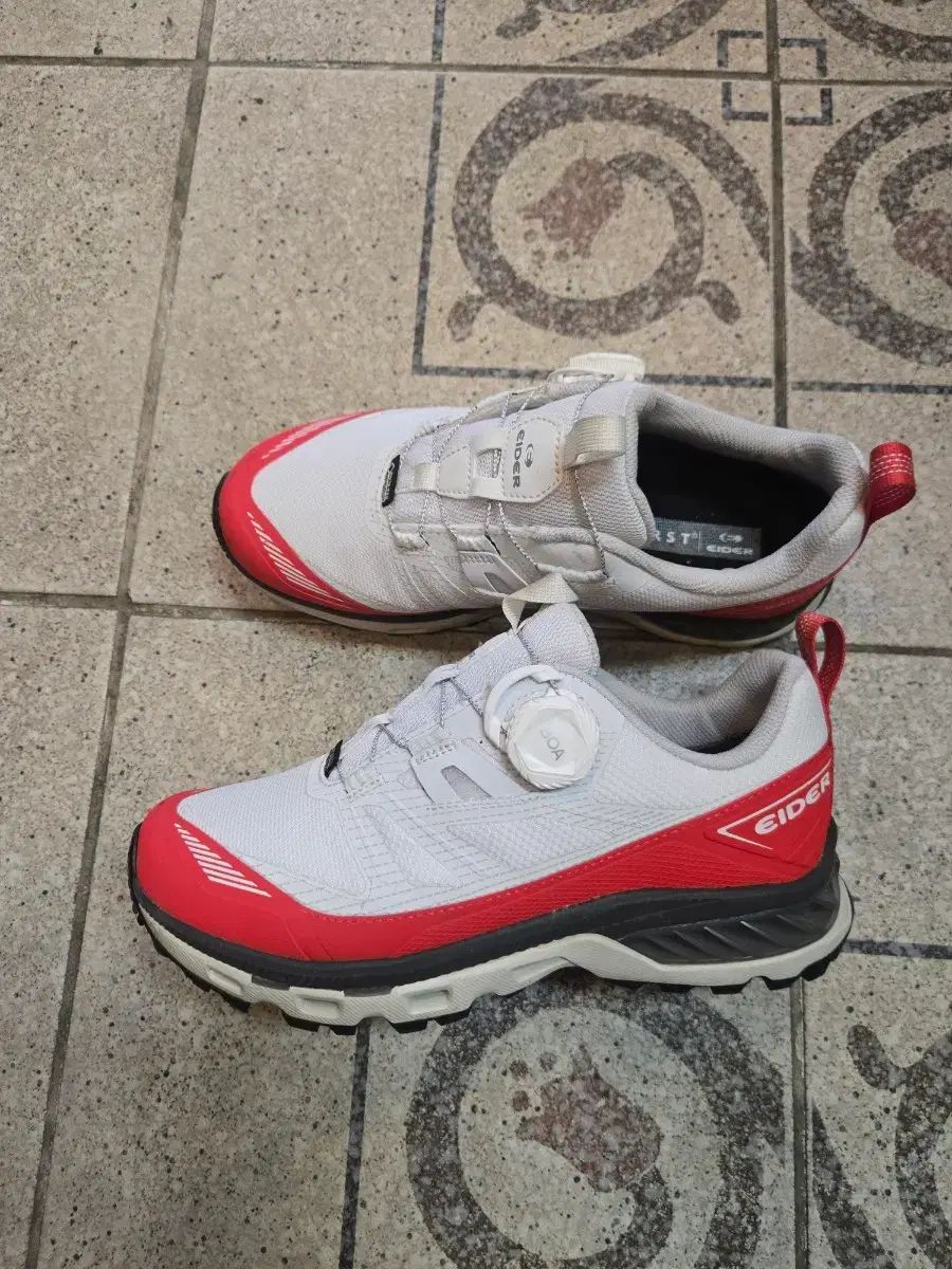 アイダー クォンタム エアロ クッシュ トレッキングシューズ 235