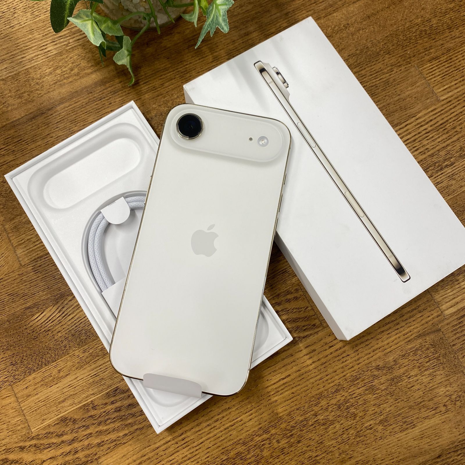 新品・未使用 iPhone Air 256GB ライトゴールド 国内版 SIMフリー 送料