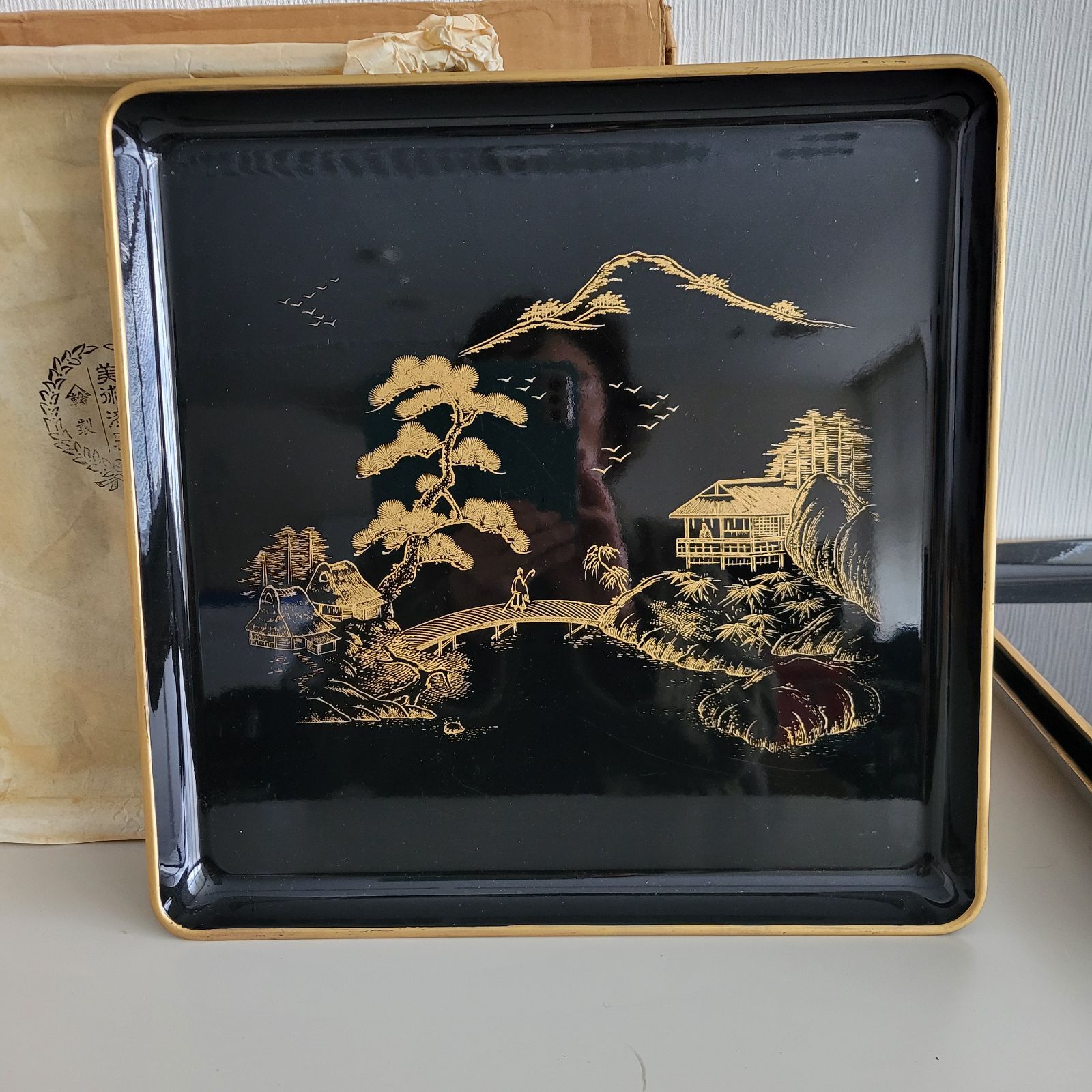 漆器 四角形 膳 5組セット金蒔絵装飾 和膳 脚付き 漆器 蒔絵（5客セット）金縁黒塗り 山水 - メルカリ