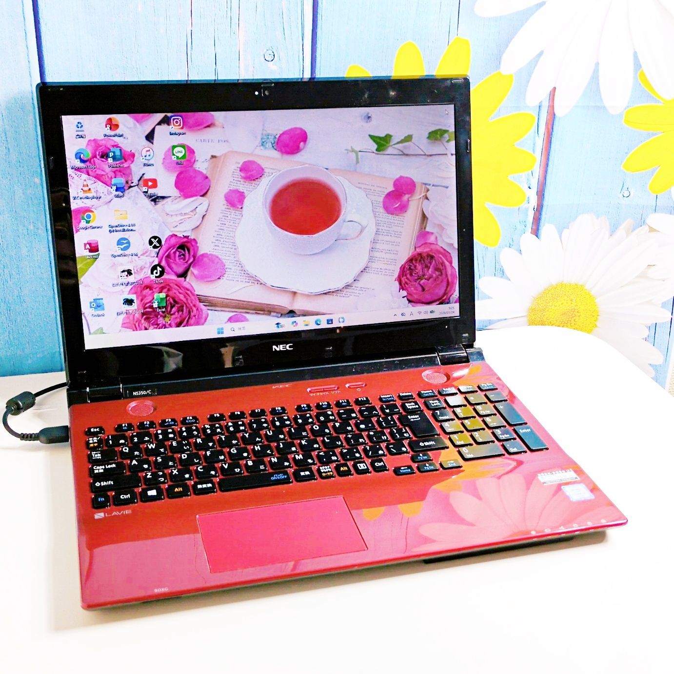 【オフィス付き】Windows11ノートパソコン　8GB／SSD／バッテリー良好 Windows11 SSD すぐ使える設定済 赤ノートPC オフィス付 バッテリー