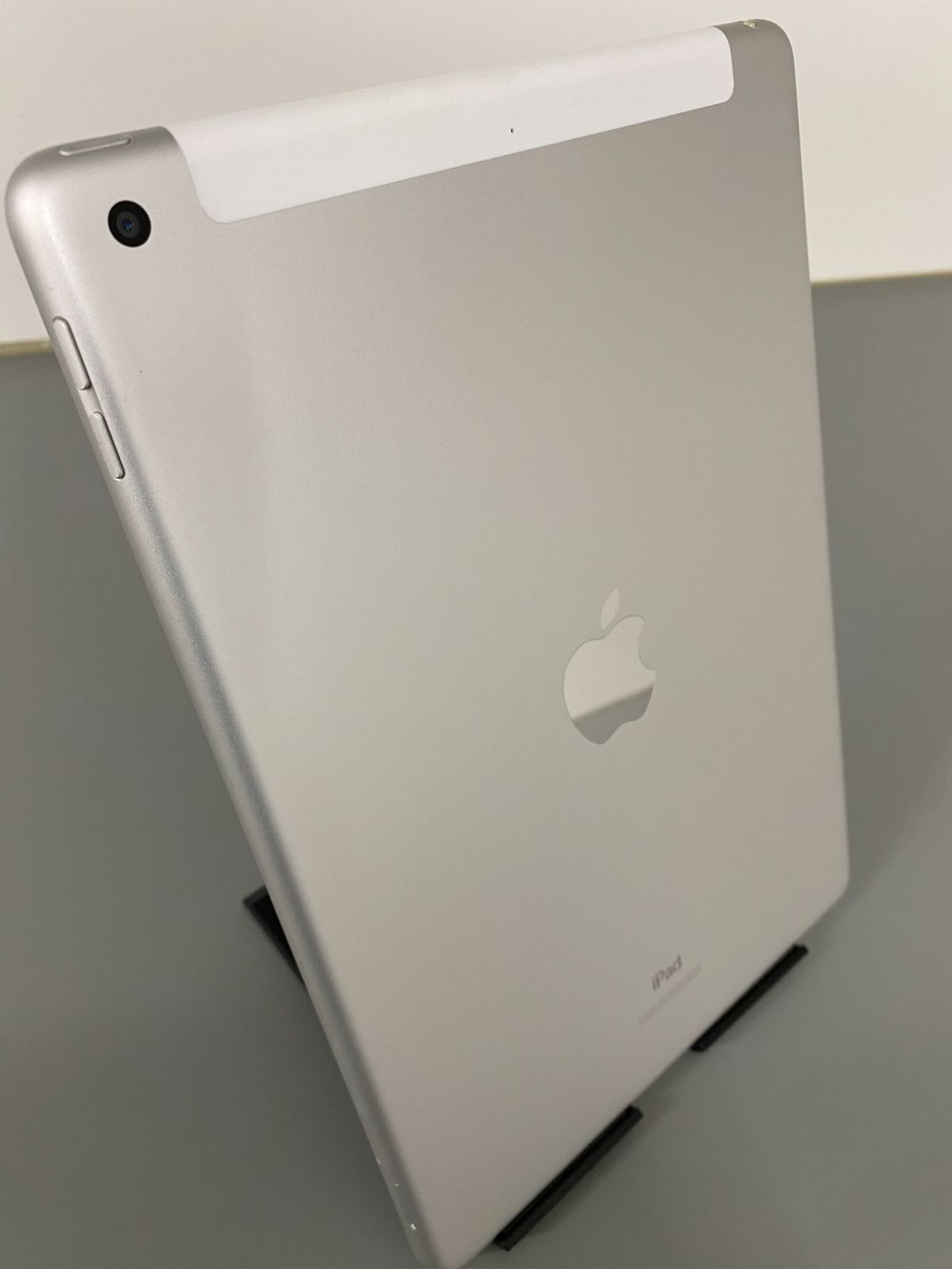 iPad 第8世代 32GB セルラー A2429 中古 - メルカリ