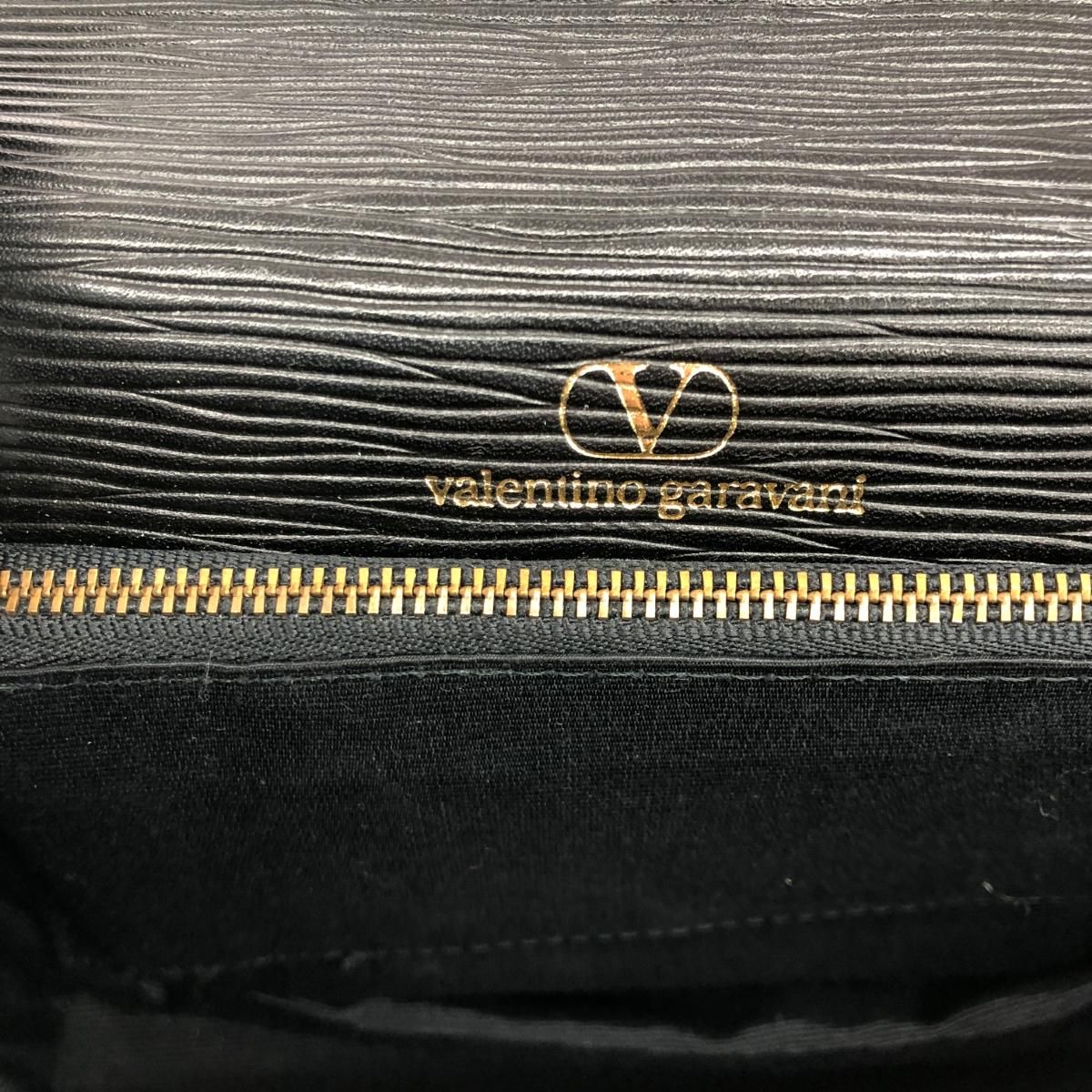 Valentino Garavani ヴァレンティノガラバーニ ショルダーバッグ ロゴ 