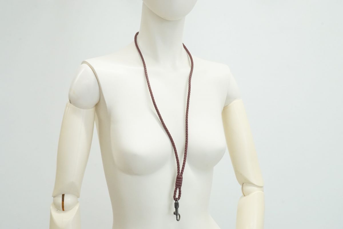 ボッテガ ヴェネタ イントレチャート ネックストラップ 編み込み