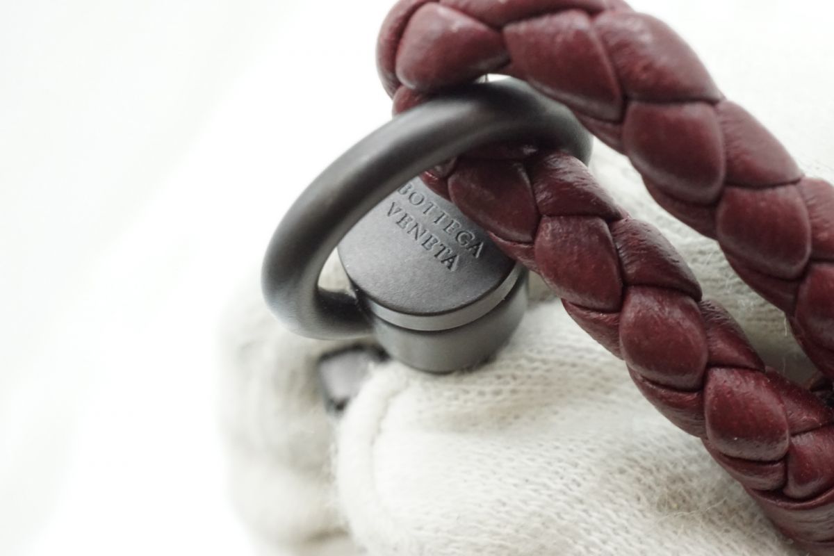 ボッテガ ヴェネタ イントレチャート ネックストラップ 編み込み