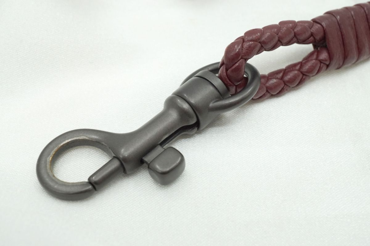 ボッテガ ヴェネタ イントレチャート ネックストラップ 編み込み