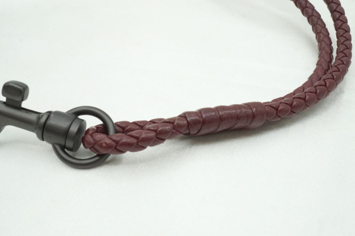 ボッテガ ヴェネタ イントレチャート ネックストラップ 編み込み