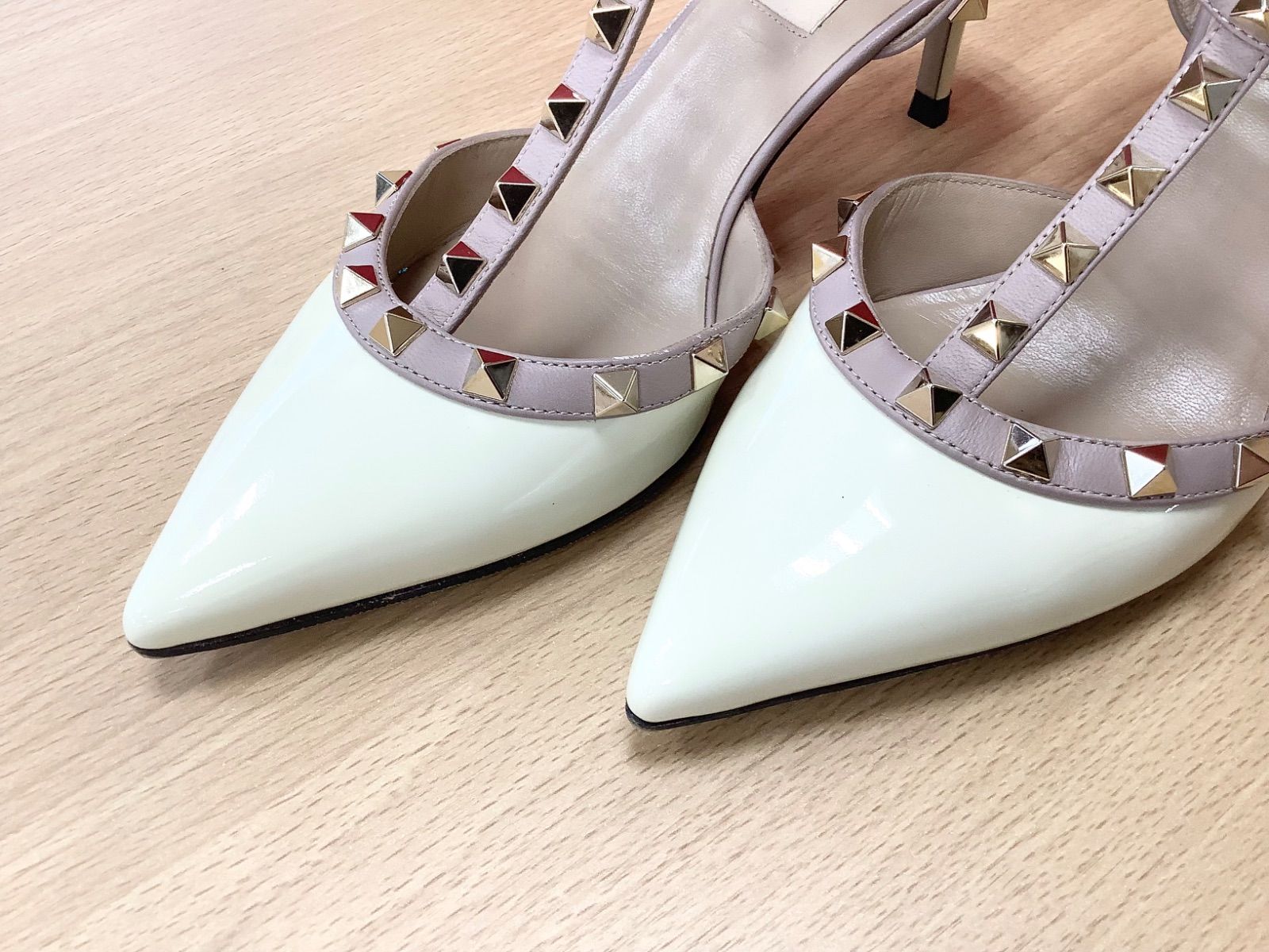 G1586VALENTINOヴァレンティノ ガラヴァーニ スタッズ パンプス 37