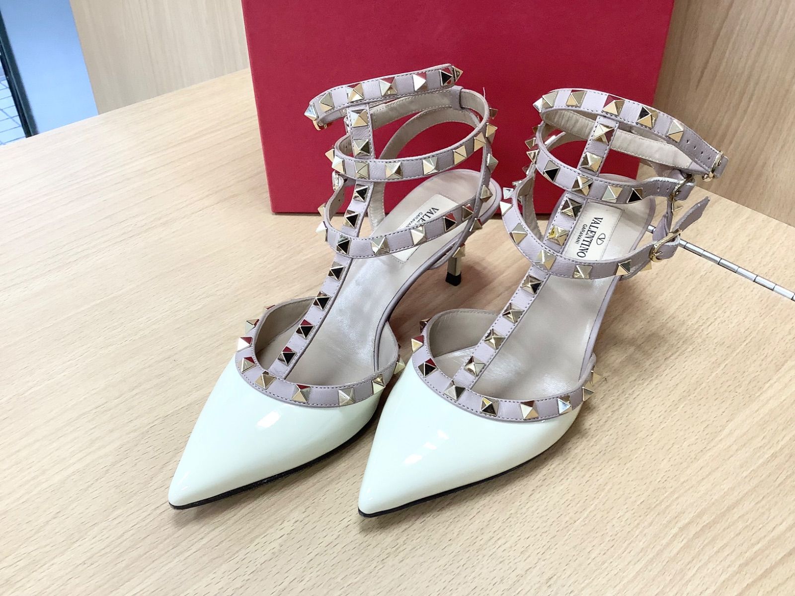 G1586VALENTINOヴァレンティノ ガラヴァーニ スタッズ パンプス 37