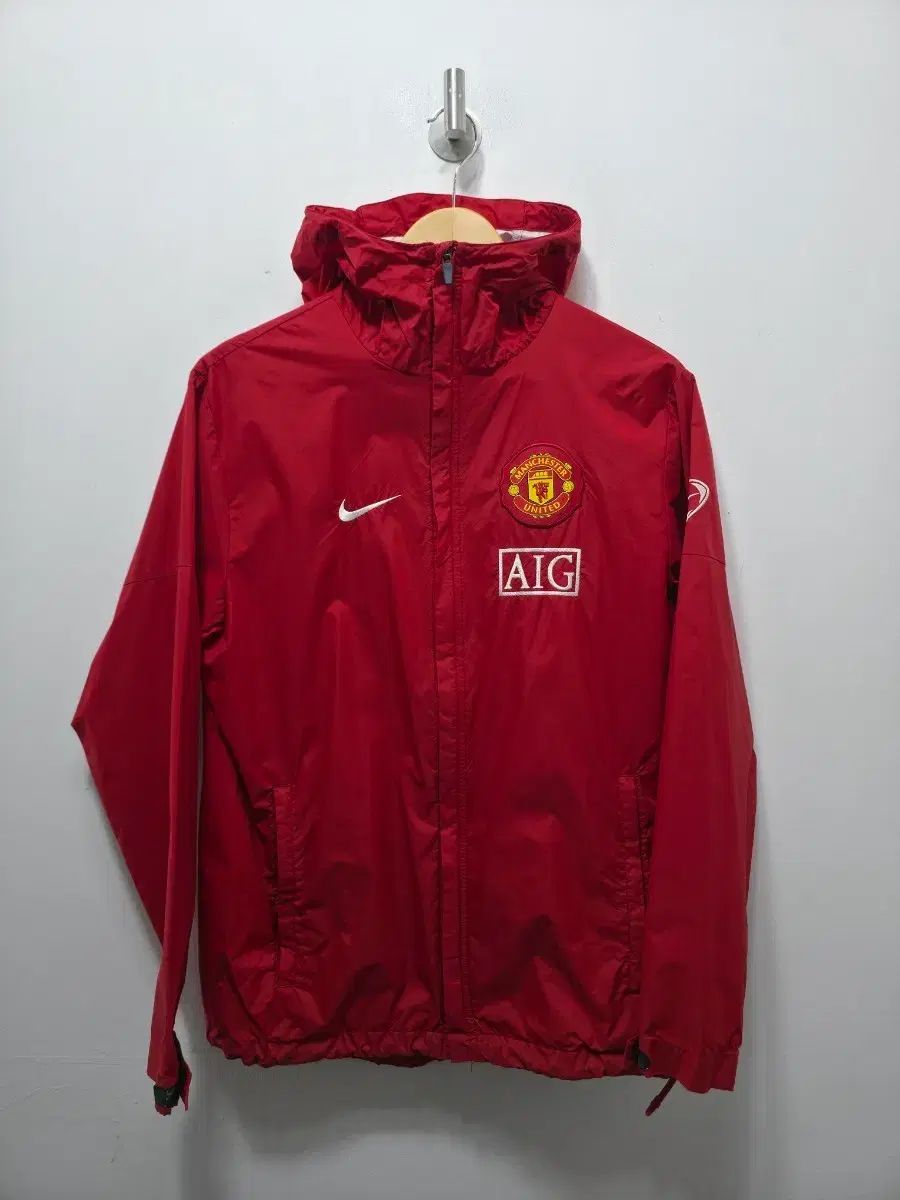 ナイキ マンチェスター ユナイテッド ウィンドブレーカー レッド 95