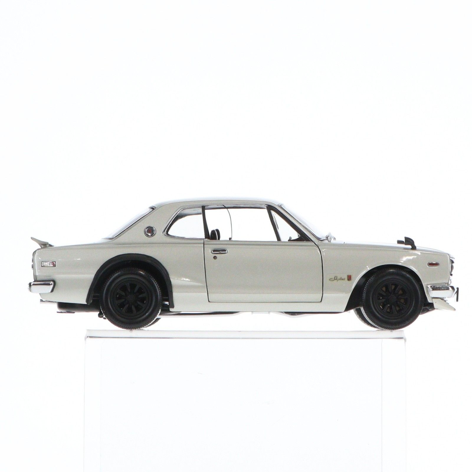 1/18 NISSAN スカイライン 2000GT-R with Fスポイラー/RSワタナベ