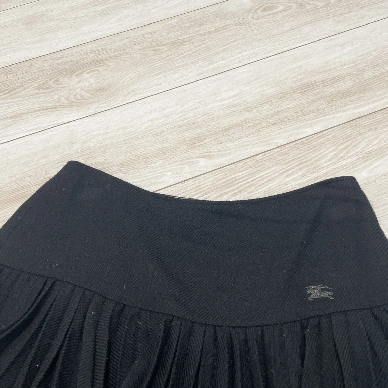 BURBERRY BLUE LABEL バーバリーブルーレーベル ロゴ刺繍 プリーツ