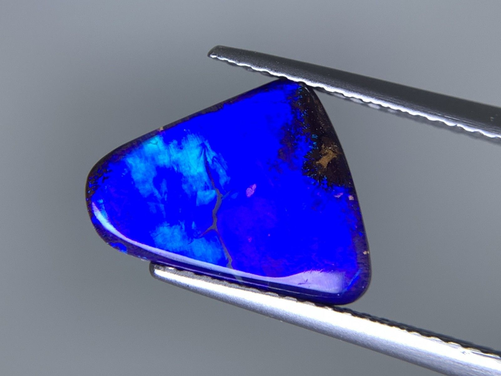 ボルダーオパール 天然 3.849ct 宝石ソーティング付き 11.4㎜×9.6