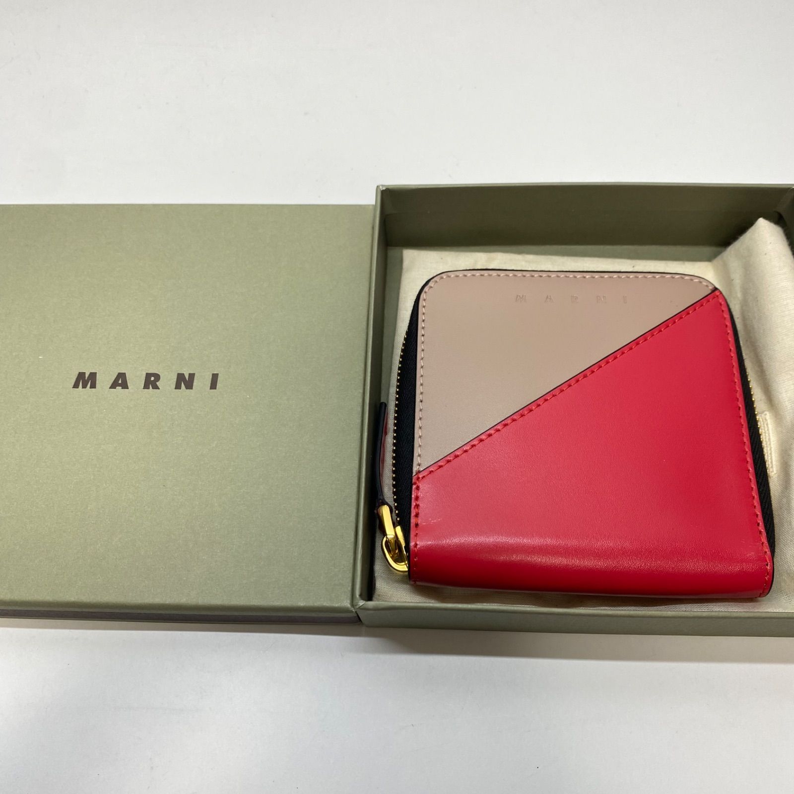 3438 美品 MARNI マルニ 折り財布 レザー ラウンドファスナー ピンク