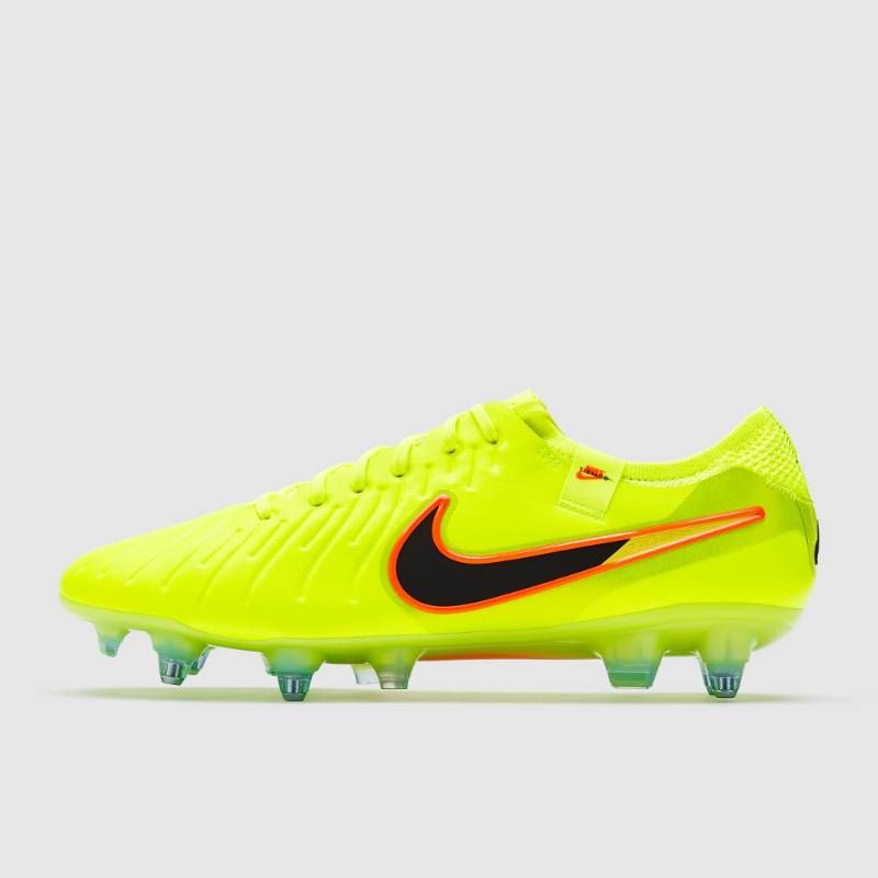 送料無料・匿名配送】Nike ナイキ サッカースパイク Nike Tiempo