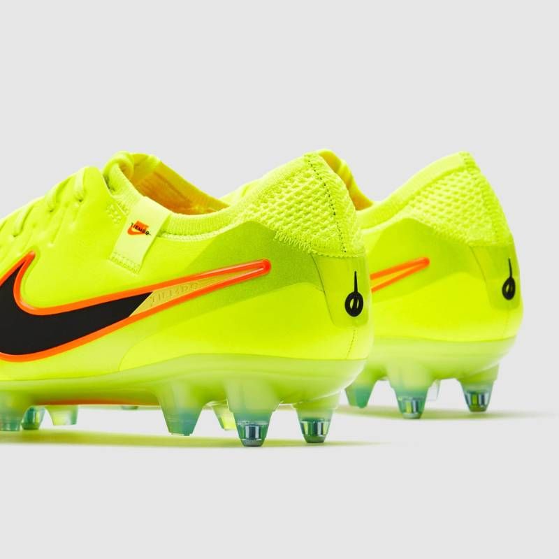 送料無料・匿名配送】Nike ナイキ サッカースパイク Nike Tiempo