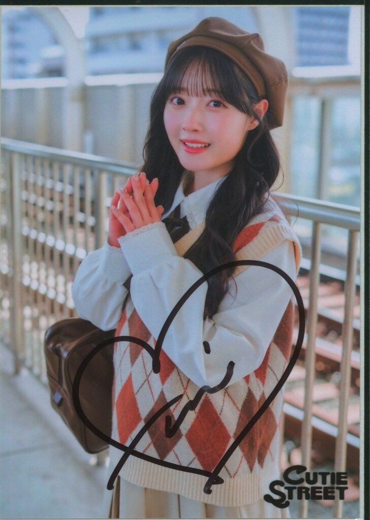 CUTIE STREET ラブトレ edition 川本笑瑠 直筆サイン入り生写真 21