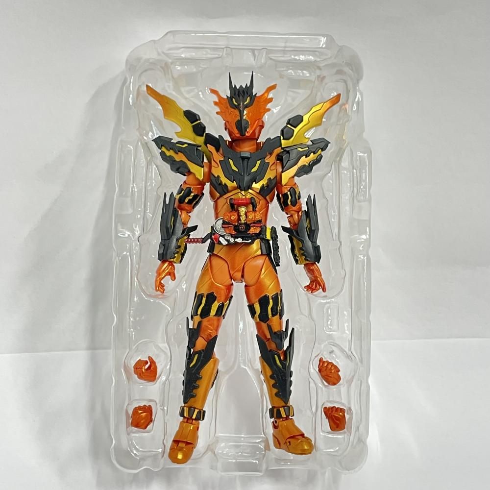 開封・タバコ臭)バンダイ S.H.Figuarts 仮面ライダークローズマグマ[79 開封品未使用 S.H.Figuarts 仮面ライダー クローズ マグマ