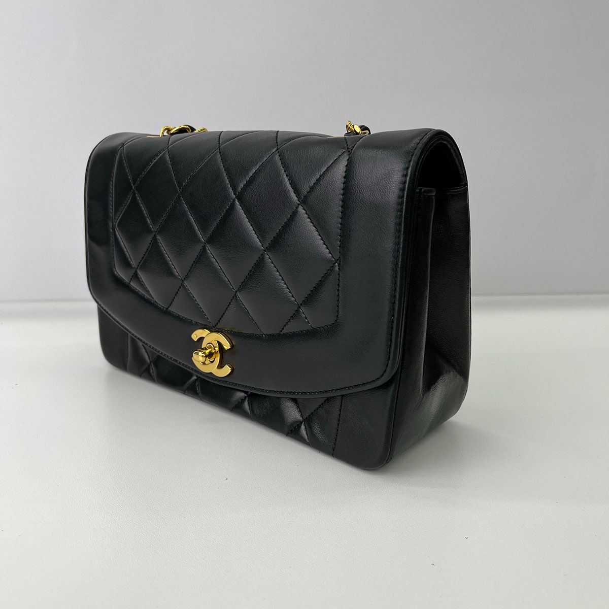 CHANEL シャネル ダイアナフラップ 22 チェーン ショルダーバッグ 