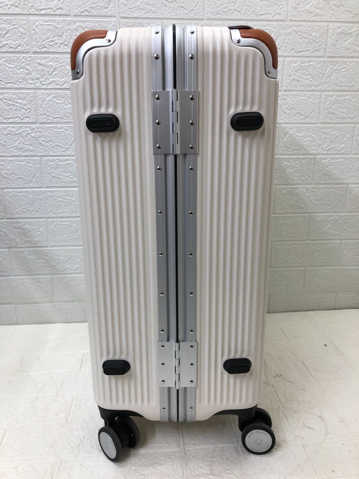 SWISS MILITARY スイスミリタリー プレミアム Cタイプ 64L SM-C624