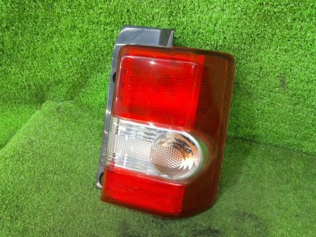 ムーヴ ムーブコンテ DBA-L575S L575A L585 右 テール ランプ ライト L