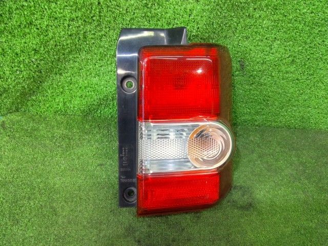 ムーヴ ムーブコンテ DBA-L575S L575A L585 右 テール ランプ ライト X